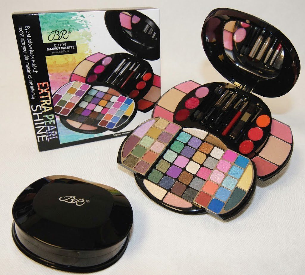 F1-499 Deluxe Makeup Pallet W/ 64 Shades